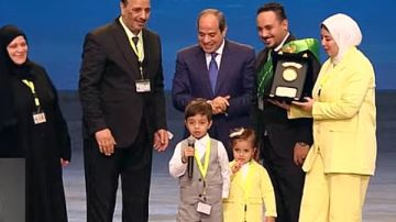 نجل أحد المصابين أمام الرئيس: أنا عايز أبقى ضابط علشان أجيب حق بابا