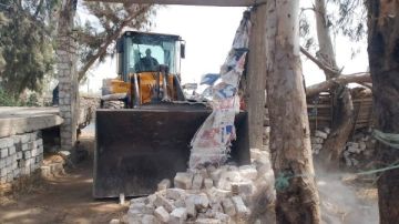 إزالة التعديات على أملاك الدولة والبناء المخالف بعدد من مدن دمياط