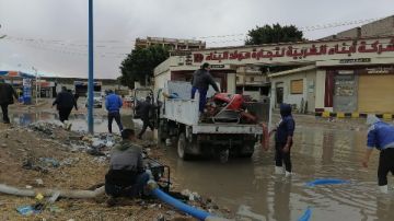 انتشار فرق الطوارئ لرفع تجمعات مياه الأمطار بمرسى مطروح
