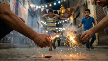 حكم استخدام الألعاب النارية والمفرقعات فرحا بالعيد.. الأزهر يجيب حكم استخدام الألعاب النارية والمفرقعات فرحا بالعيد.. الأزهر يجيب
