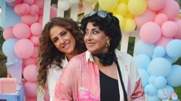 حنان مطاوع تحتفل بعيد الأم مع والدتها حنان مطاوع تحتفل بعيد الأم مع والدتها