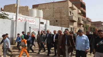 محافظ المنيا: رفع القمامة المتراكمة منذ 20 عام بقرية بني عبيد بأبو قرقاص