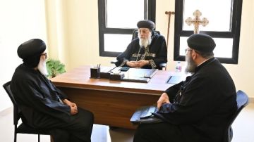 البابا تواضروس يستقبل 3 من الأساقفة بالمقر البابوي بدير الأنبا بيشوي.. صور