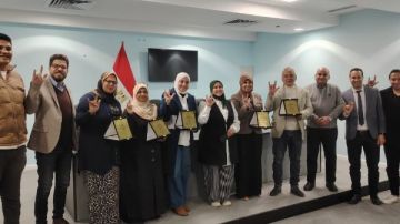 الرعاية الصحية تطلق مبادرة رهن إشارتك لتعليم لغة الإشارة لمنتسبيها بمحافظة السويس الرعاية الصحية تطلق مبادرة رهن إشارتك لتعليم لغة الإشارة لمنتسبيها بمحافظة السويس