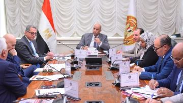 رسائل طمأنة للمستثمرين.. رداد: إزالة أي عقبات قد تواجه الصناعة كثيفة العمالة.. ونواب: يجب تعظيم مستلزمات الإنتاج بدلا من الاستيراد من الخارج رسائل طمأنة للمستثمرين.. رداد: إزالة أي عقبات قد تواجه الصناعة كثيفة العمالة.. ونواب: يجب تعظيم مستلزمات الإنتاج بدلا من الاستيراد من الخارج