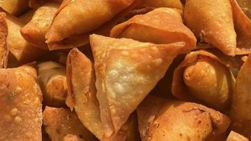 طريقة عمل السمبوسة بالفرن.. اترحمي من طرطشة الزيت