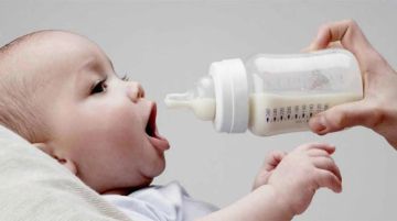 مصر.. تحذير خطير ضد شركة أجنبية تنتج حليب الأطفال الرضع.. والحكومة ترد سريعا
