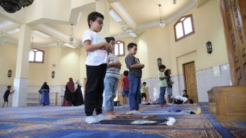 اصطحاب الأطفال إلى المساجد في رمضان.. الأزهر يكشف الحكم الشرعي