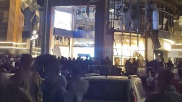 انفجار أنبوبة هيليوم في واجهة مول بدمياط الجديدة.. وحالة ذعر بين الأهالي