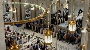 بث مباشر.. صلاتي العشاء والتراويح من الحرمين الشريفين