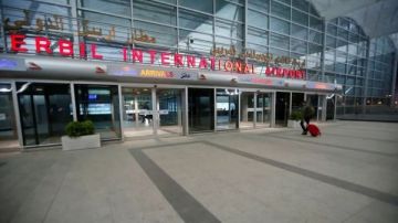 بصواريخ ومسيرات .. انفجارات مدوية تهز محيط مطار أربيل العراقي