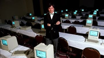 آبل في 50 سنة.. رحلة من الجراج إلى قمة التكنولوجيا آبل في 50 سنة.. رحلة من الجراج إلى قمة التكنولوجيا