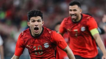 ثلاثية مصرية رائعة.. الفراعنة يسيطرون على الشوط الأول أمام السعودية ثلاثية مصرية رائعة.. الفراعنة يسيطرون على الشوط الأول أمام السعودية