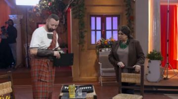 حارب كأنك في روسيا.. فيفي عبده تحفز أحمد فهمي ببرنامج ألف ليلة وليلة حارب كأنك في روسيا.. فيفي عبده تحفز أحمد فهمي ببرنامج ألف ليلة وليلة