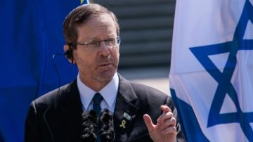 رئيس إسرائيل: جميع الخيارات مطروحة بشأن العفو عن نتنياهو وفق القانون رئيس إسرائيل: جميع الخيارات مطروحة بشأن العفو عن نتنياهو وفق القانون