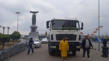 سيارات شفط المياه والصرف الصحي تواصل تمركزها بكافة أحياء بورسعيد ومدينة بورفؤاد صور