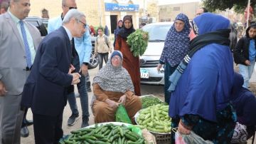 محافظ بني سويف يستمع لمطالب واحتياجات أهالي سمسطا