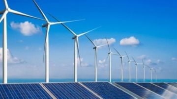 مصر توقع 3 اتفاقيات ضخمة لمشروعات الطاقة المتجددة