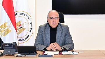 وزير الري يبحث موقف أعمال إزالة التعديات على نهر النيل وزير الري يبحث موقف أعمال إزالة التعديات على نهر النيل