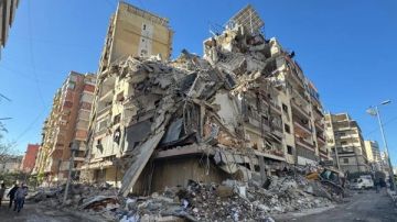 الصحة اللبنانية : 14 شهيدا جراء الغارات الإسرائيلية على النبطية وصيدا والقطراني جنوب البلاد الصحة اللبنانية : 14 شهيدا جراء الغارات الإسرائيلية على النبطية وصيدا والقطراني جنوب البلاد