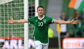 بعد إصابة مروعة في الرأس .. خروج مهاجم أيرلندا من مباراة التشيك إلى المستشفى