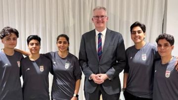 بعد مطالبة ترامب.. أستراليا تمنح 5 لاعبات إيرانيات حق اللجوء بعد مطالبة ترامب.. أستراليا تمنح 5 لاعبات إيرانيات حق اللجوء