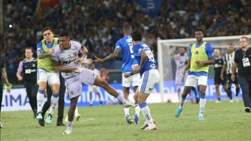 بـ23 بطاقة حمراء.. نهائي كروزيرو وأتلتيكو مينيرو يدخل التاريخ