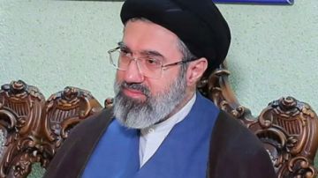 مجتبى خامنئي.. من هو المرشد الأعلى الجديد لإيران؟