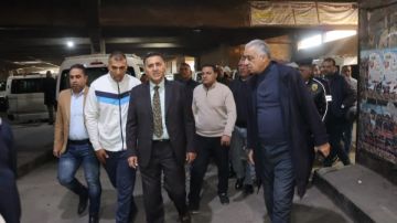 محافظ القليوبية يجري جولة بموقف بنها العمومي لمتابعة الالتزام بتعريفة الركوب الجديدة