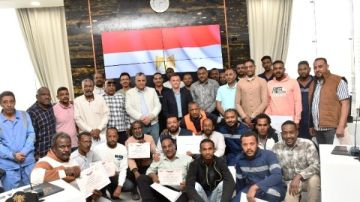 أخبارأسوان تكريم فرق الصيانة.. لقاءات بالمواطنين.. وجولات ميدانية للمشروعات الخدمية والسياحية أخبارأسوان تكريم فرق الصيانة.. لقاءات بالمواطنين.. وجولات ميدانية للمشروعات الخدمية والسياحية