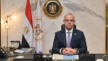 تسليم 8 رخص ذهبية وإنشاء أول مصنع في مصر لإنتاج سيانيد الصوديوم.. أبرز أنشطة وزارة الاستثمار في الأسبوع الثالث من مارس تسليم 8 رخص ذهبية وإنشاء أول مصنع في مصر لإنتاج سيانيد الصوديوم.. أبرز أنشطة وزارة الاستثمار في الأسبوع الثالث من مارس