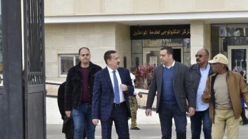 محافظ بورسعيد يشدد على ضرورة الانتشار السريع لعربات كسح المياه بمناطق تجمع الأمطار صور