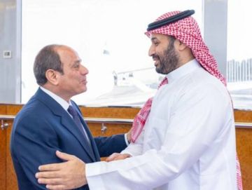 ولي العهد يستقبل الرئيس المصري في جدة