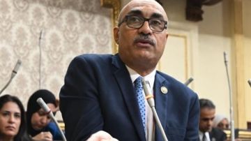 النائب إيهاب منصور ينتقد رفع أسعار تذاكر المترو والقطارات: الناس هتجيب منين؟