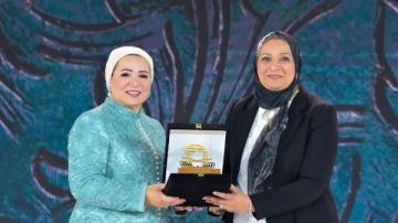 تكريم نائب رئيس جامعة عين شمس في احتفالية المرأة المصرية أيقونة النجاح 