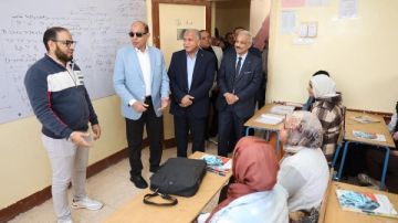 محافظ المنيا يتفقد انتظام العملية التعليمية بمدرسة بني أحمد الغربية الإعدادية عقب إجازة عيد الفطر