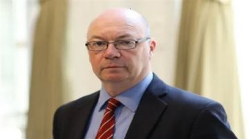 نهاية الصراع.. أليستر بيرت يحذر من غموض الحرب الشرق أوسطي فيديو