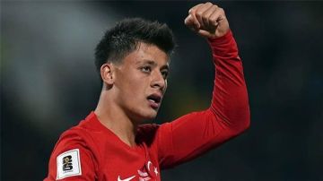 أردا جولر يقود تركيا لفوز مهم على رومانيا.. وتتأهل لنهائي ملحق كأس العالم