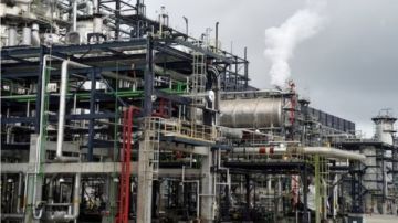  برنت يقترب من 80 دولارا للبرميل مع تصاعد التوترات بمضيق هرمز