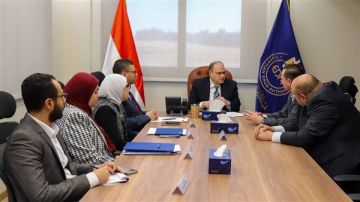 رئيس هيئة الدواء يبحث مع ممثلي شركة سيرفييه مصر توطين الصناعات الدوائية المتطورة