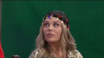 ميصحش كده.. نيكول سابا تنفعل في مقلب فيفي عبده ألف ليلة وليلة ميصحش كده.. نيكول سابا تنفعل في مقلب فيفي عبده ألف ليلة وليلة