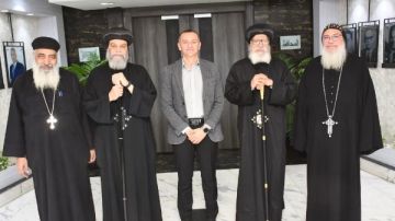 وفد الأقباط الأرثوذكس يقدم التهنئة لمحافظ أسوان بمناسبة عيد الفطر