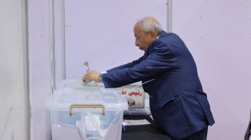 النبراوي يدلي بصوته في الانتخابات.. ويدعو أعضاء النقابة للمشاركة صور النبراوي يدلي بصوته في الانتخابات.. ويدعو أعضاء النقابة للمشاركة صور