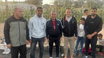 بقميص ليفربول .. أحمد موسي يشارك في مباراة لكرة القدم مع أهالي بلدته بسوهاج