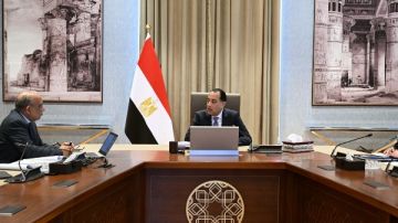 رئيس الوزراء يستعرض مع وزير الكهرباء استعدادات الصيف وخطط تأمين الشبكة الموحدة