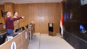 من داخل مركز السيطرة والطوارئ بدمياط.. نائب المحافظ يتابع تطبيق قرار غلق المحال العامة من داخل مركز السيطرة والطوارئ بدمياط.. نائب المحافظ يتابع تطبيق قرار غلق المحال العامة