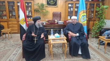 الأنبا يوأنس يهنئ نائب رئيس جامعة الأزهر للوجه القبلي بعيد الفطر المبارك