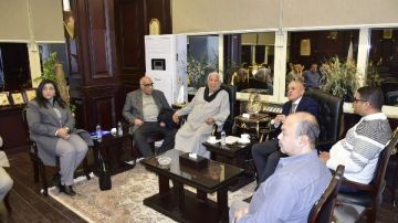 محافظ الأقصر يعقد لقاء موسعا مع نواب البرلمان لبحث آليات التعاون فى ملف الصحة