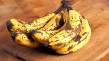 نشرة المرأة والمنوعات علامة تظهر في القدم قد تكشف ضعف القلب.. ماذا يحدث لجسمك عند تناول الموز ذات النقط السوداء؟ نشرة المرأة والمنوعات علامة تظهر في القدم قد تكشف ضعف القلب.. ماذا يحدث لجسمك عند تناول الموز ذات النقط السوداء؟