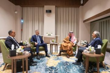 وزير الخارجية السعودي يعقد اجتماعا تنسيقيا مع وزراء خارجية مصر وتركيا وباكستان